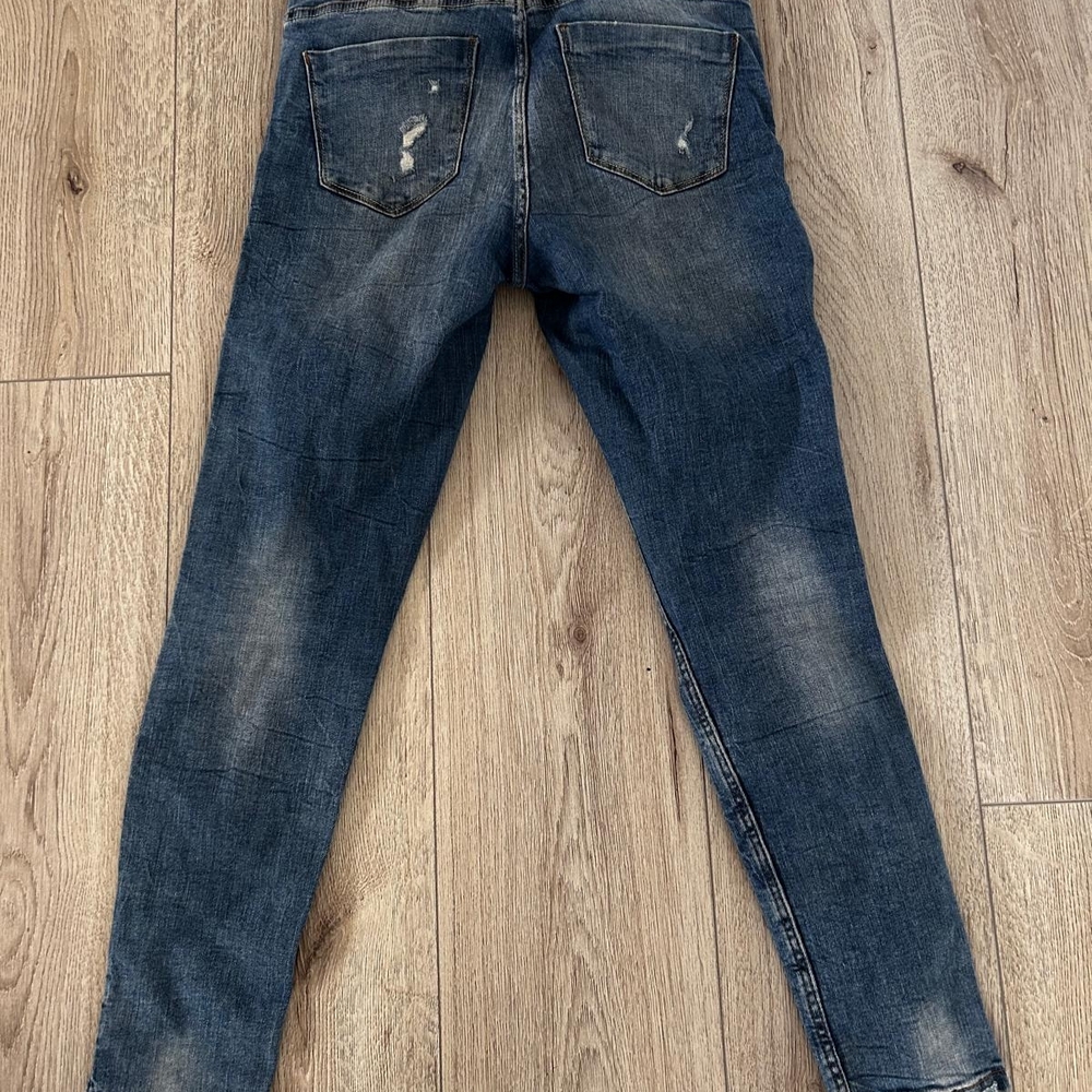 Distressed Blue Jeans - Picture 4 of 8